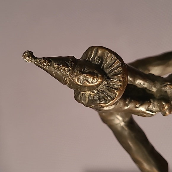 Small Brass Circus Clowns Performing Figures - Picture 10 of 11